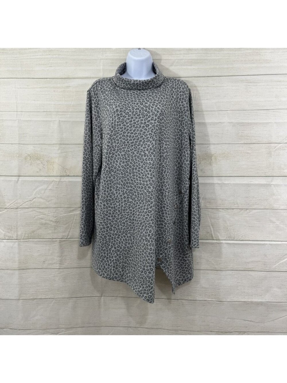 Denim & Co Gray Animal Print Asymmetrical Hem Tunic Top